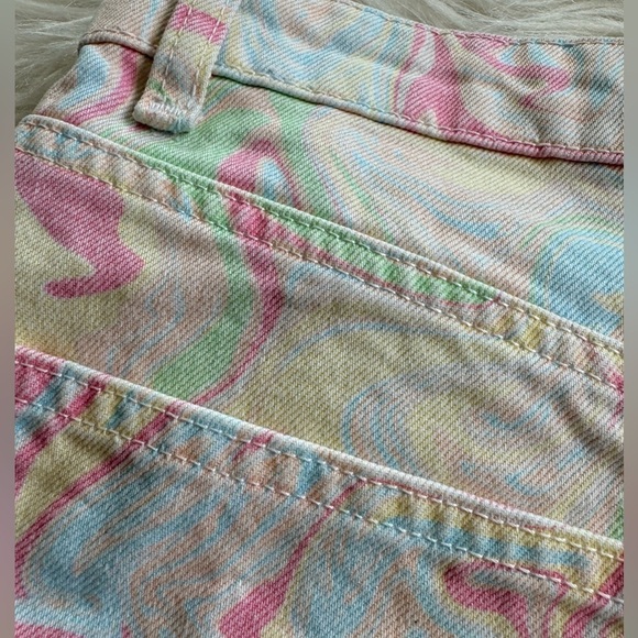 Zara Shorts Pastel Swirl High Rise Pink Yellow Tie Dye Jean 2" Inseam Size 6 - Picture 6 of 7